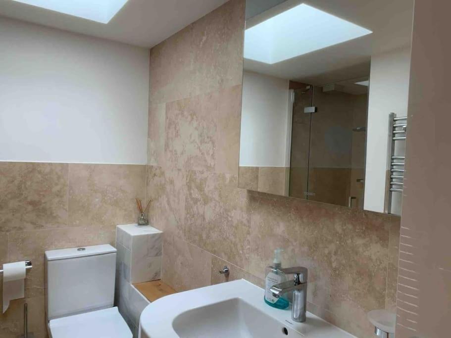Luxury 3-Bedroom Townhouse In Hackney 伦敦 外观 照片